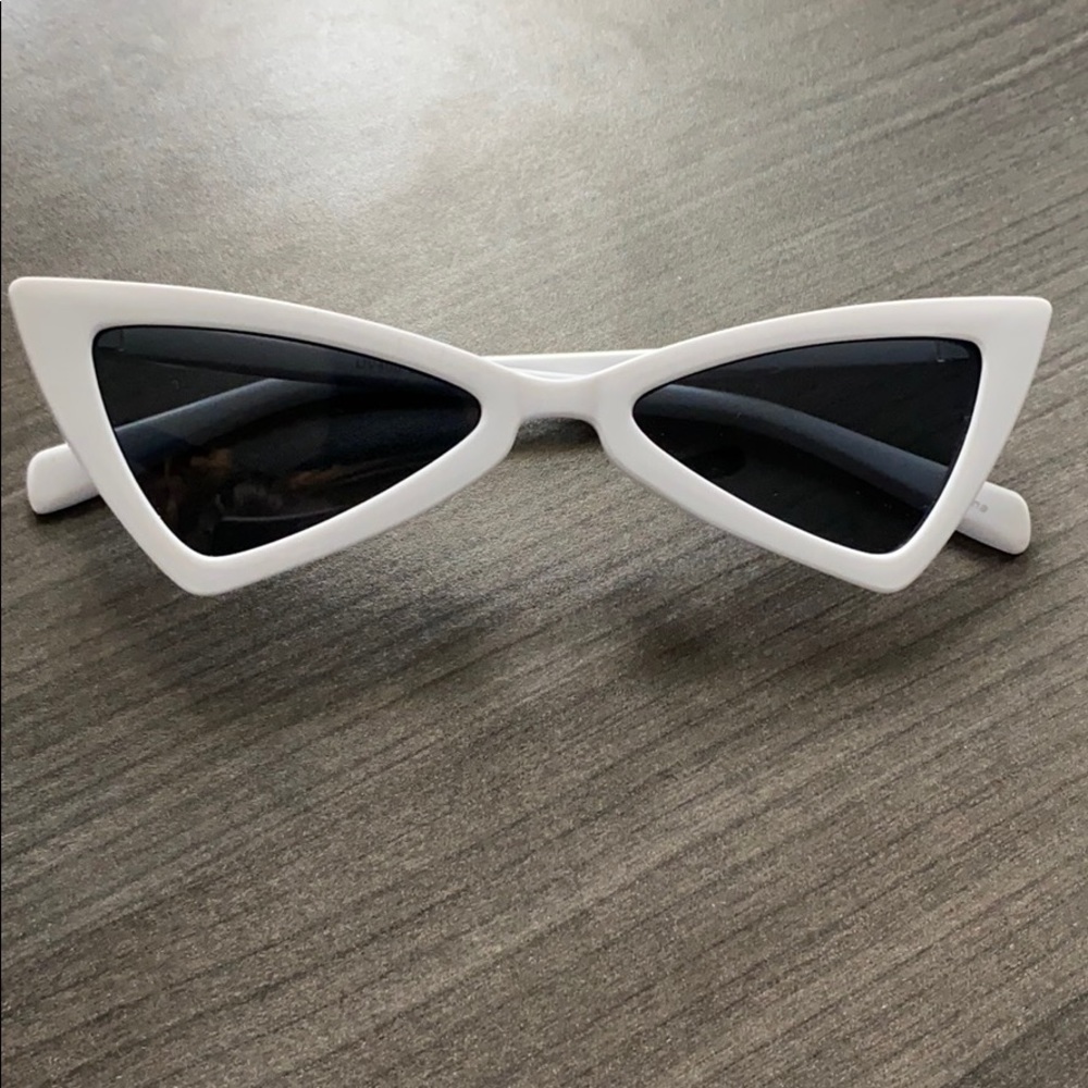 White retro UV400 protection glasses
